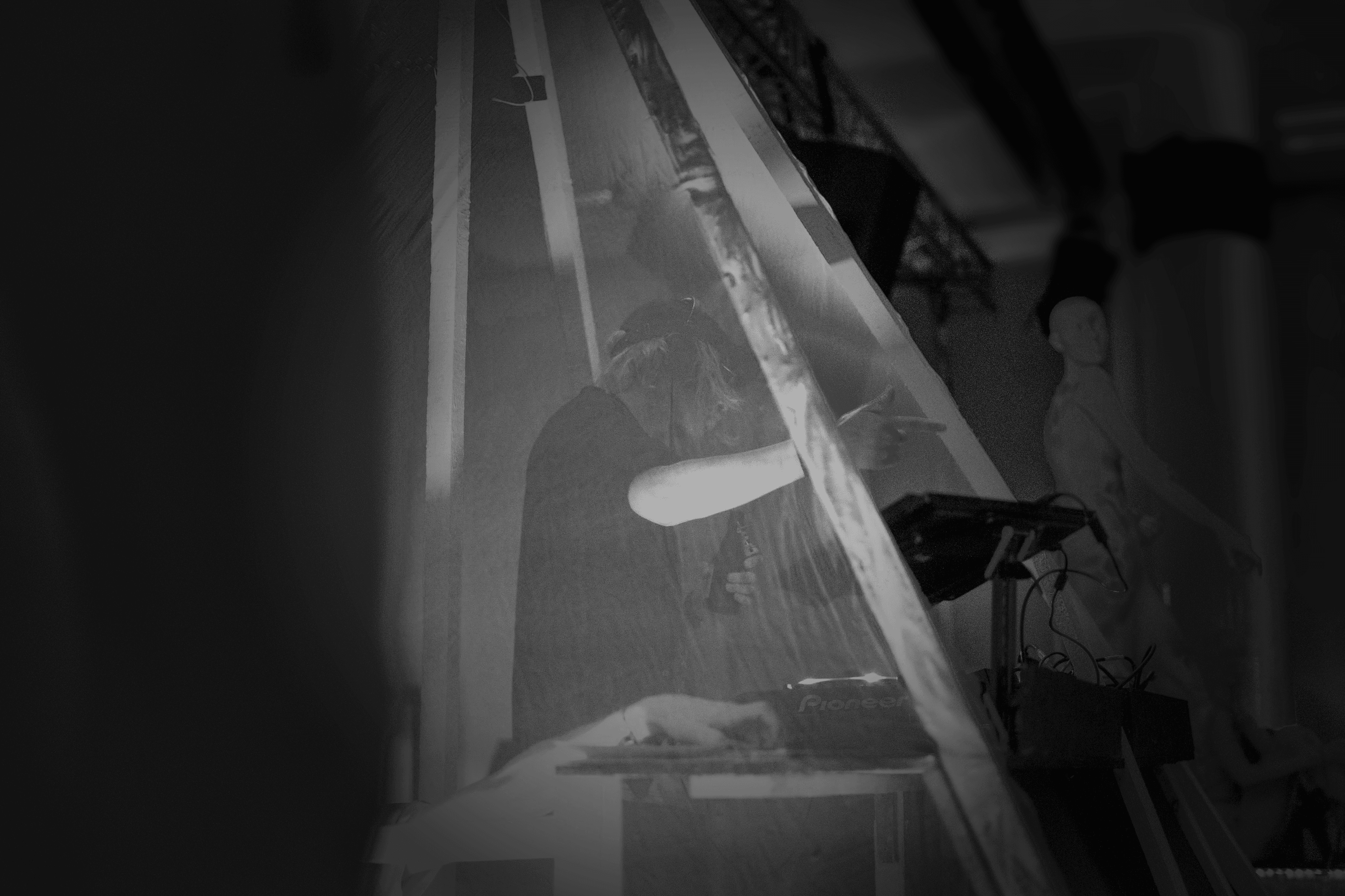 test /img/erke im pult bw.png